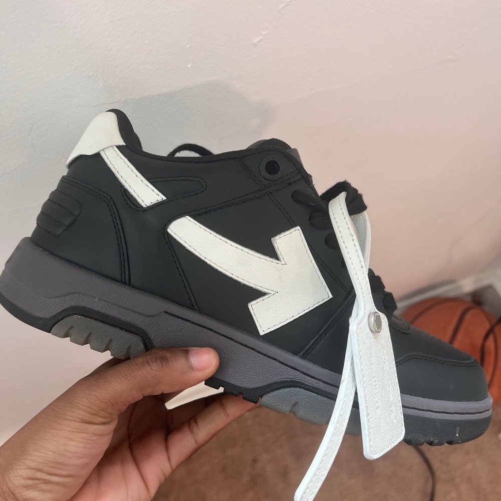 OFF-WHITE Out Of Office Arrow Calfskin Sneakers